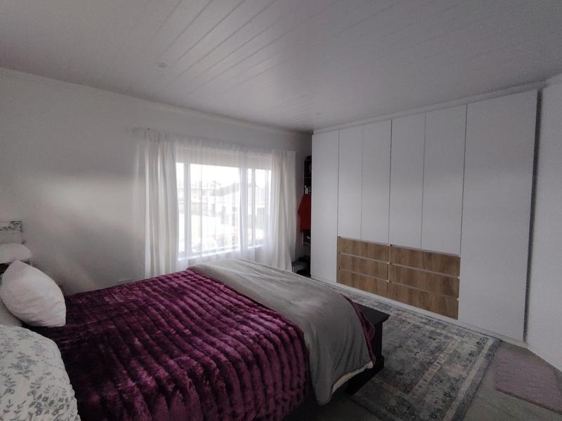 5 Bedroom Property for Sale in Fraaiuitsig Western Cape